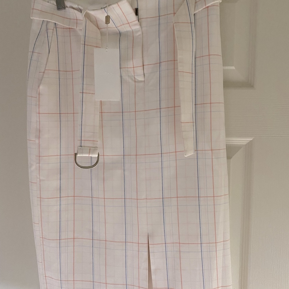 Hugo Boss , size 4, Ivory color / very elegant / New with tags